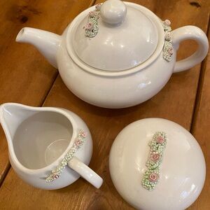 Myra McDonnell 1970 Roses Tea Set